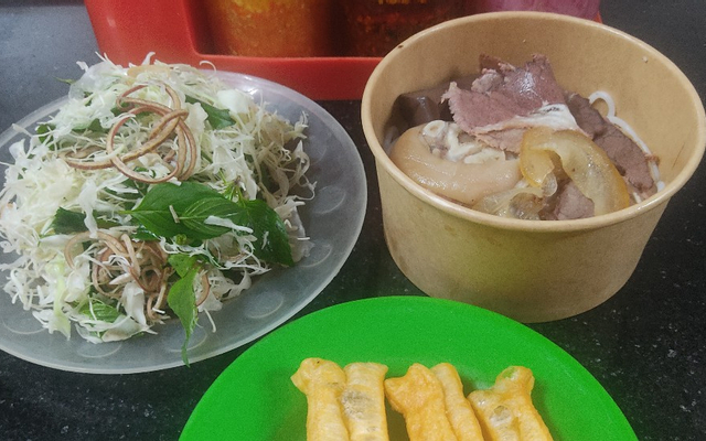 tung-bun-bo-hue-banh-canh-hai-san-uong-cau-dien