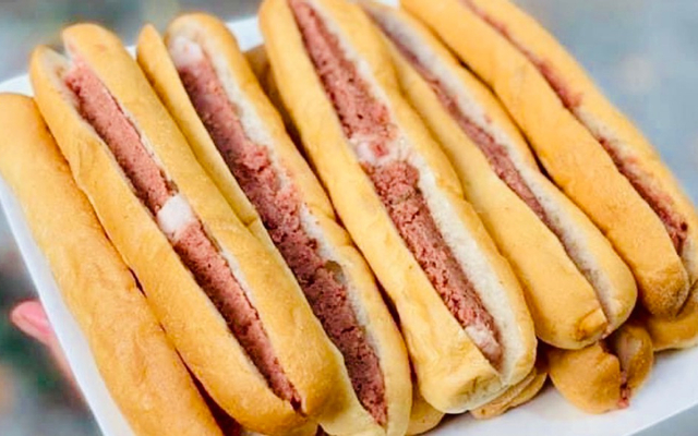 banh-mi-que-ac-san-hai-phong-luong-the-vinh