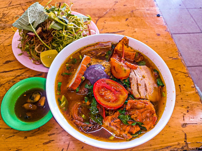 quan-bun-rieu-canh-bun-pham-the-hien