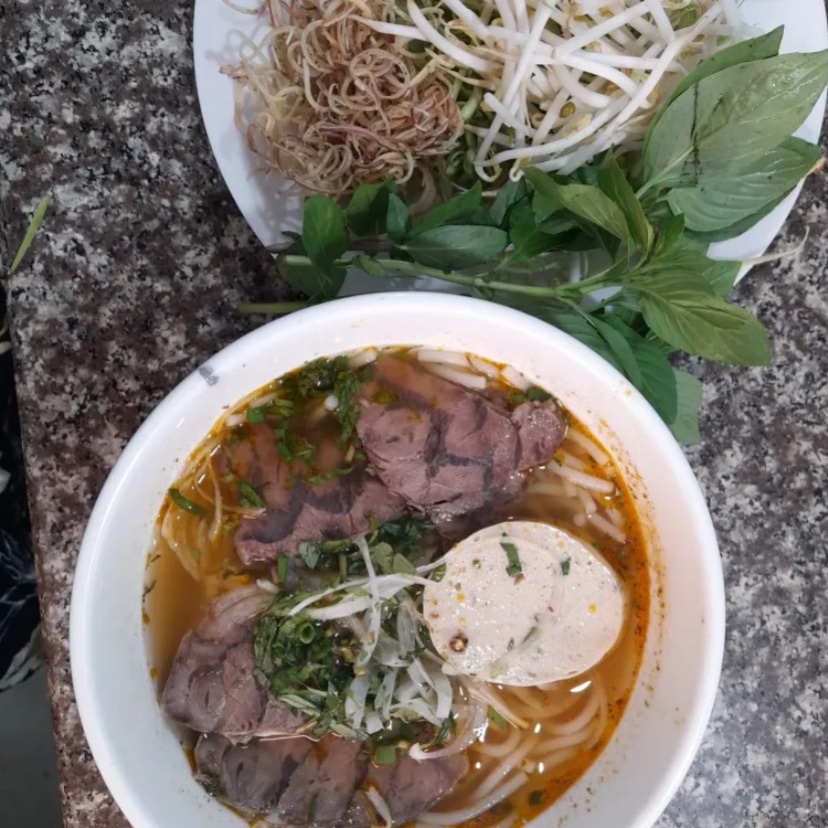 bun-bo-hue-ty-le-uc-tho