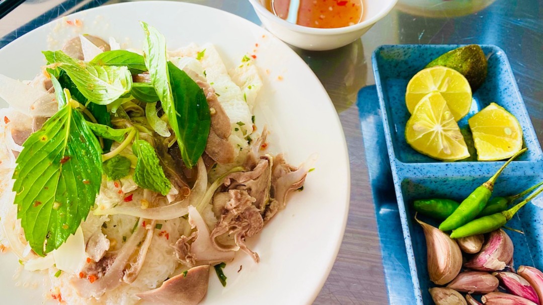 vi-phu-banh-canh-cha-ca-dam-pham-van-ong