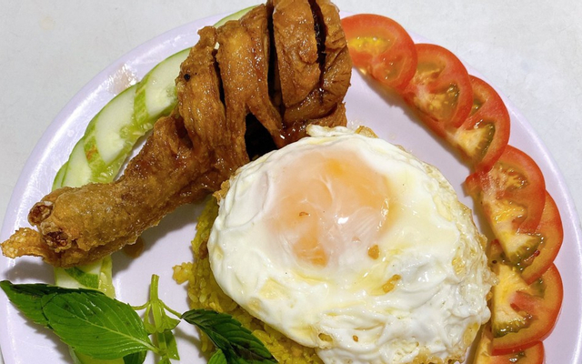 thanh-ky-com-ga-mi-xao-phu-chau