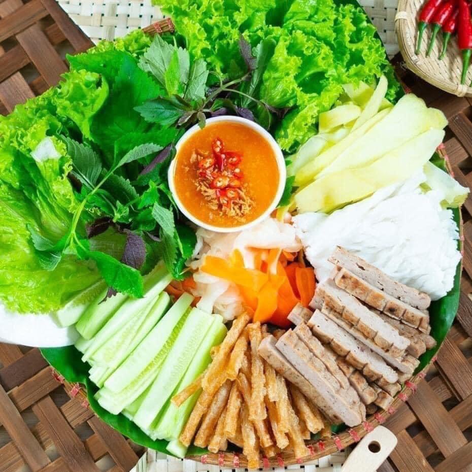nem-nuong-nha-trang-co-ba-ngo-tu-do