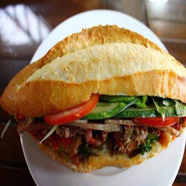 kubi-banh-mi-thit-nuong-vo-van-tan