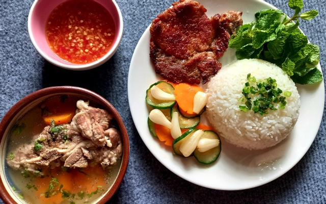 com-tam-khoi-lua-am-thuc-ngo-hem-uong-c1