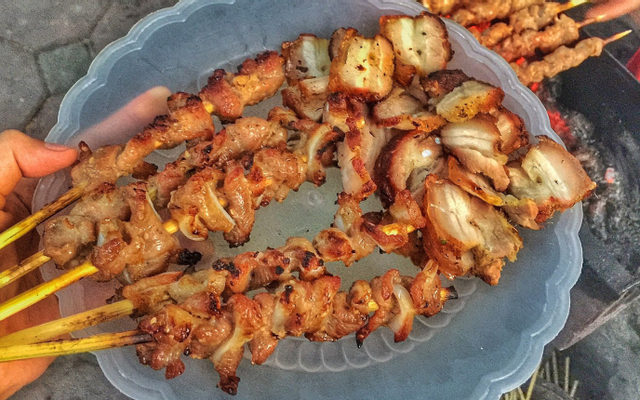 co-ai-thit-xien-nuong-tran-quy-kien