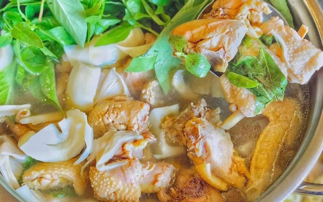 Lẩu-Gà-Lá-É---Gà-Vàng---Nguyễn-Tri-Phương