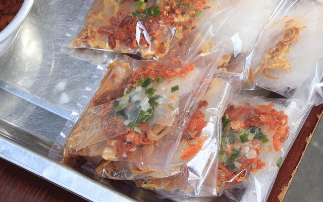 co-loan-banh-trang-tom-phan-inh-phung