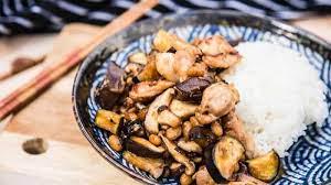 com-trang-ga-xao-nam