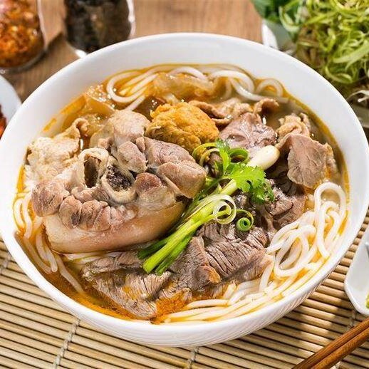 bep-co-lan-bun-bo-com-tam-trinh-inh-trong