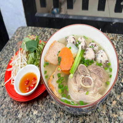 bun-moc-suon-anh-au-no-trang-long