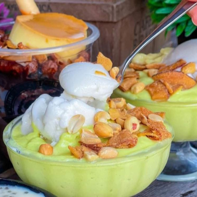 Nhà-Cam---Chè-Khúc-Bạch-&-Kem-Bơ---Quang-Trung