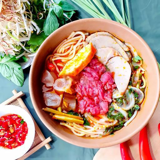 Bún bò thập cẩm