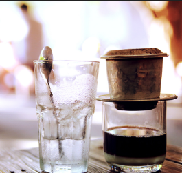 kieu-trang-cafe-sinh-to-pham-the-hien