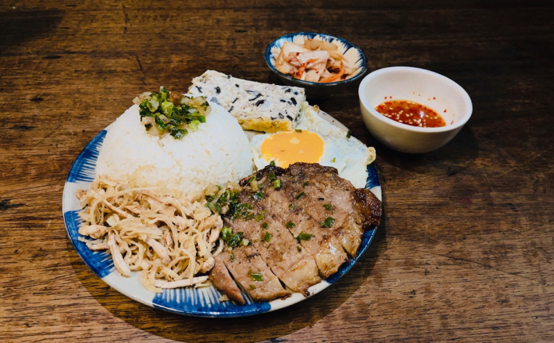 com-tam-lo-a003-hoa-su-chung-cu-nhieu-tu