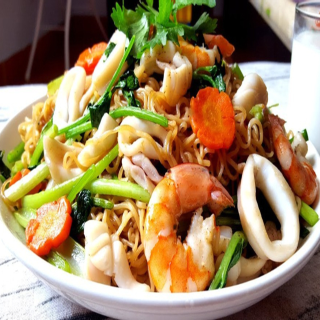 com-rang-pho-xao-24-7-tap-the-nghia-tan