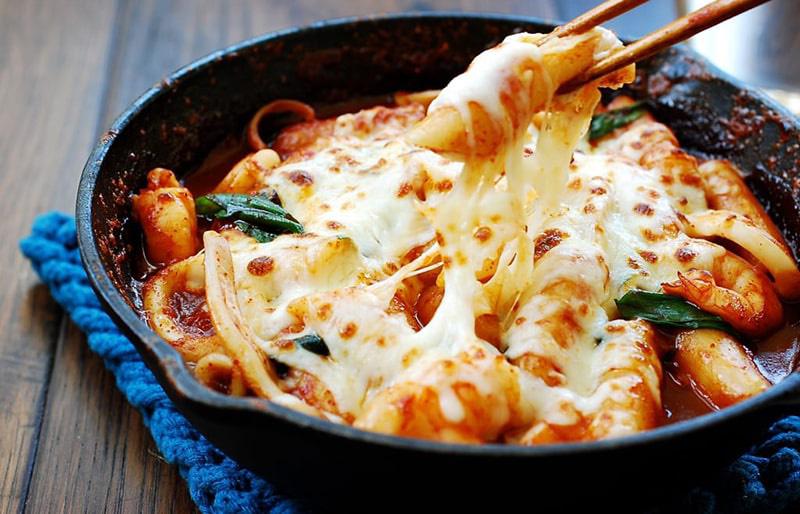 Tokbokki cay vị phô mai