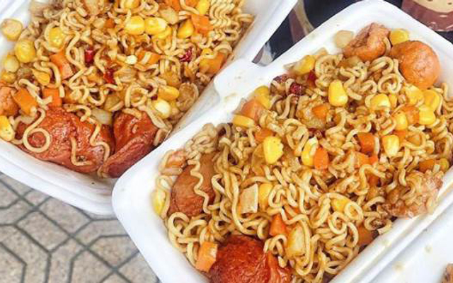 Cô-Liên---Mì-Trộn-Indomie-&-Bánh-Mì-Trứng-Ngải-Cứu---Chợ-Khâm-Thiên