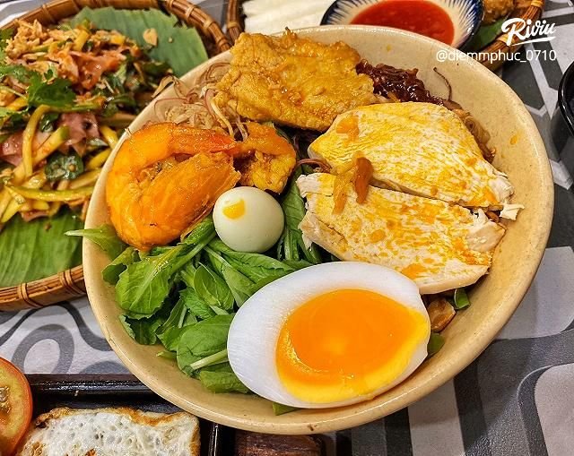 mi-quang-am-che-xanh-ta-hien