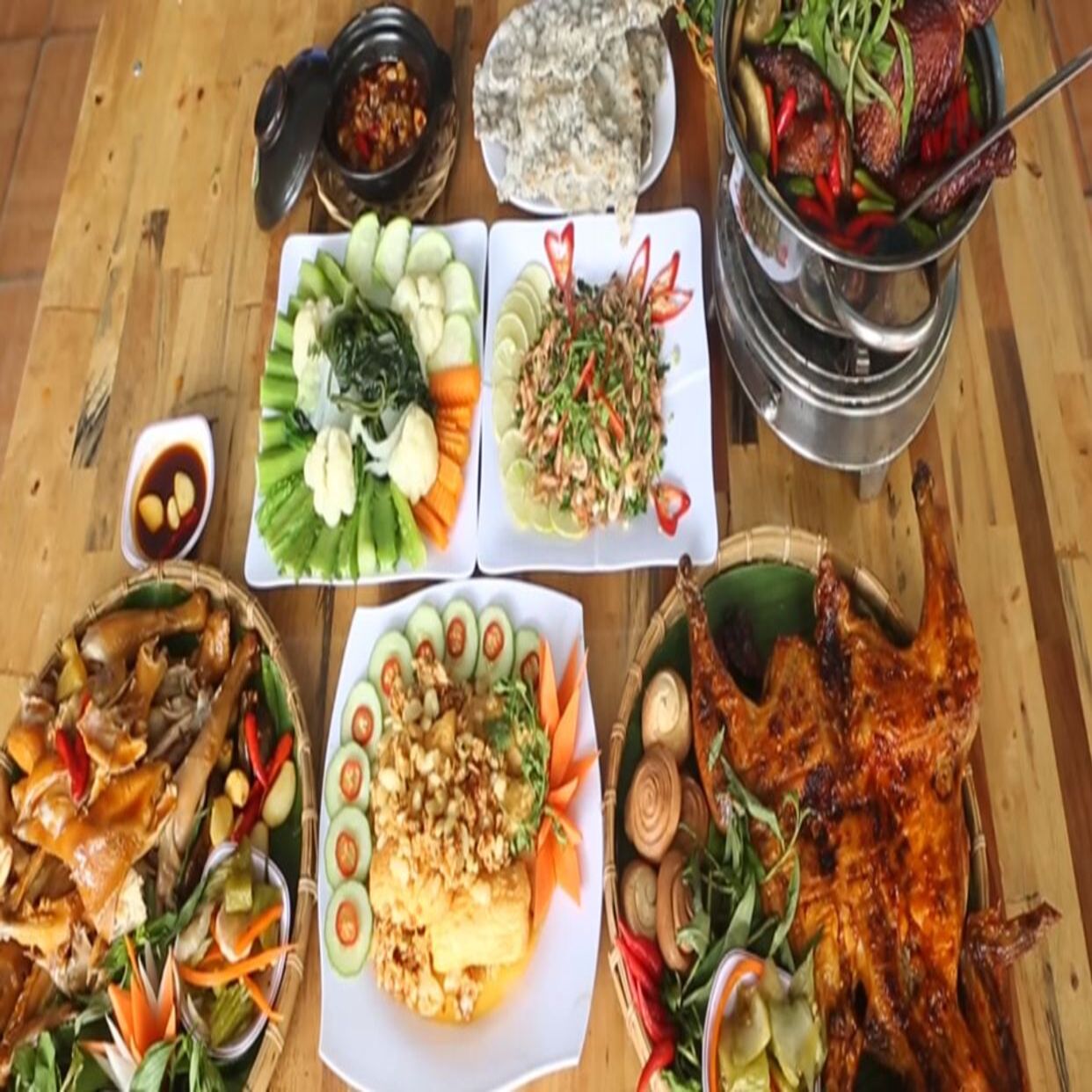 hoang-hieu-cac-mon-ga-lam-van-ben