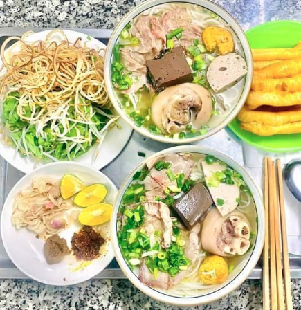 bun-bo-hue-quan-ruoc-anh-dung-cau-buou