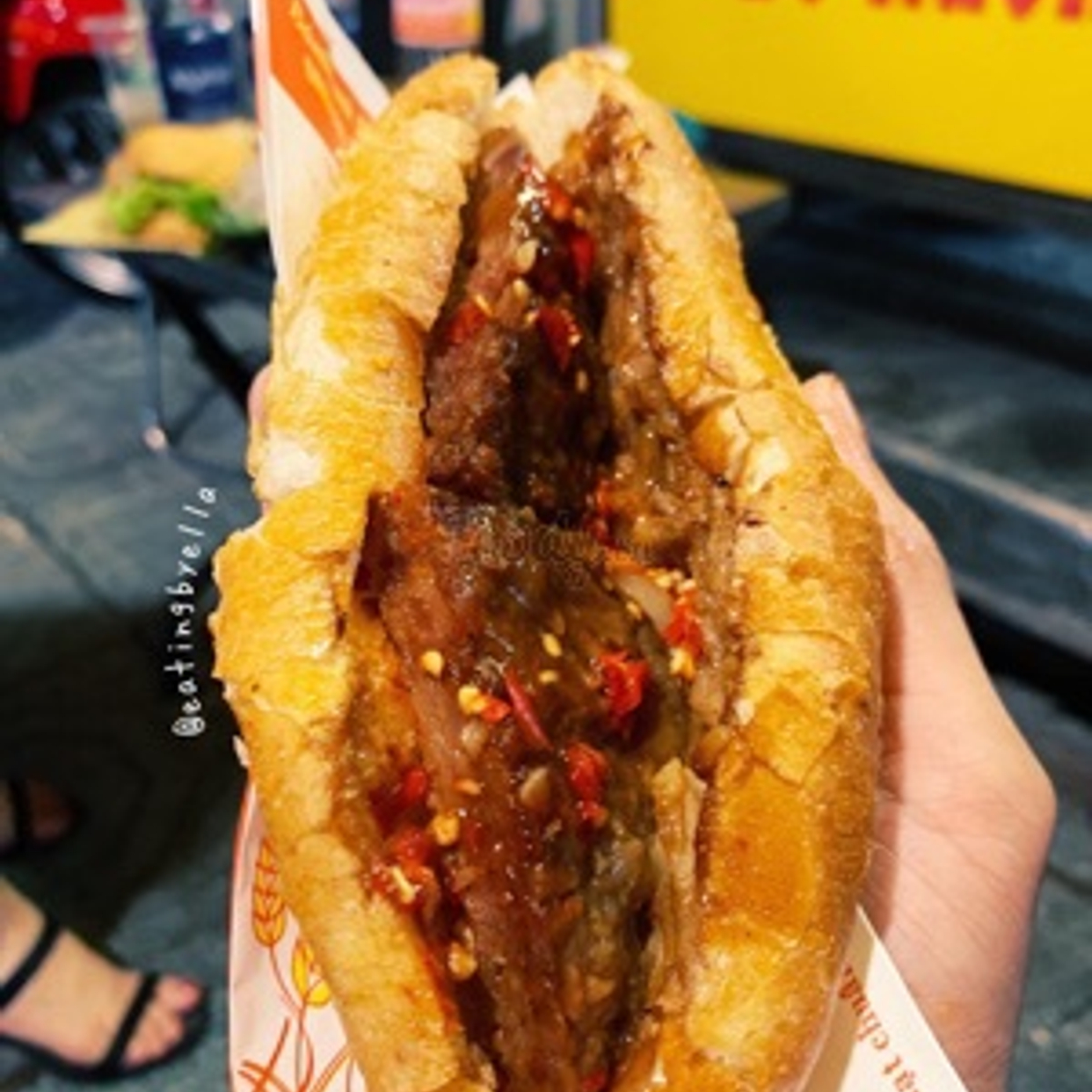 mika-hamburger-banh-mi-bo-nuong-tran-quang-khai