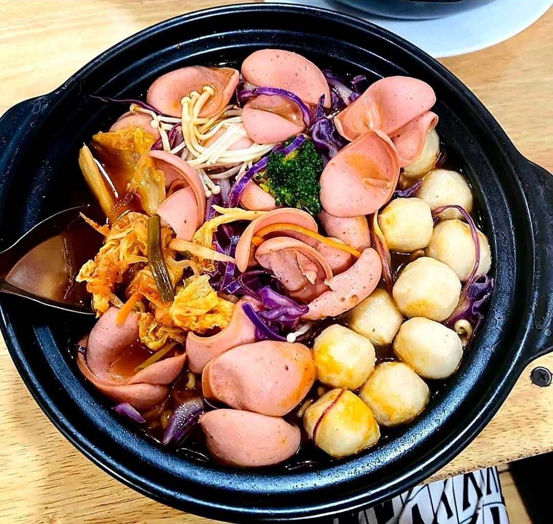 mi-cay-kim-chi-ca-vien-xuc-xich