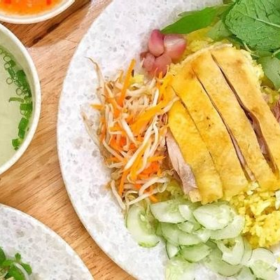 com-ga-xu-nau-phu-yen-nguyen-cong-hoan