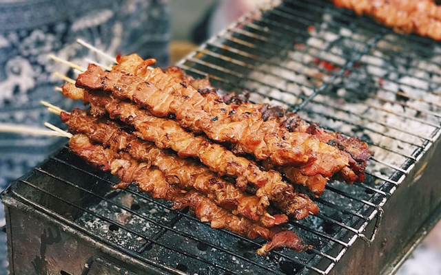 quan-an-vat-chi-tron-ngoc-thuy