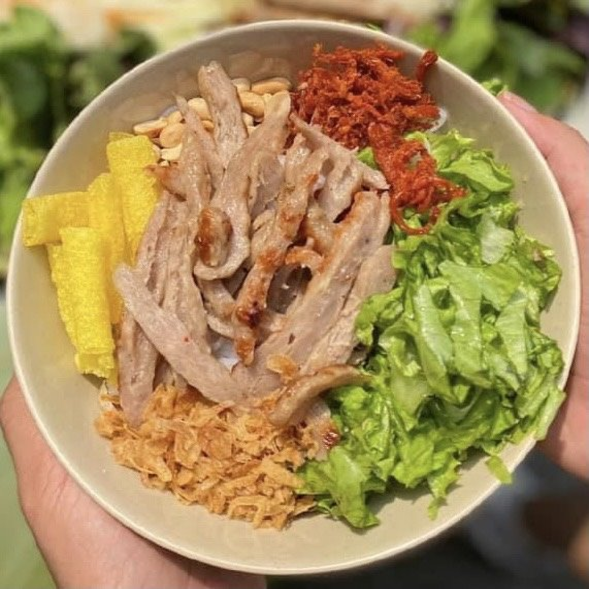 co-mau-nem-nuong-nha-trang-truong-inh