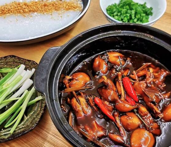 Cháo ếch hương tỏi - ếch kho Singapore 2 con