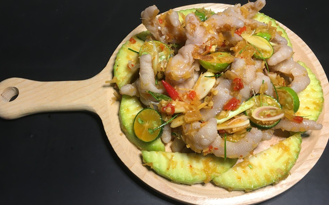 bep-me-tieu-chan-ga-sa-tac-an-vat-co-nhue