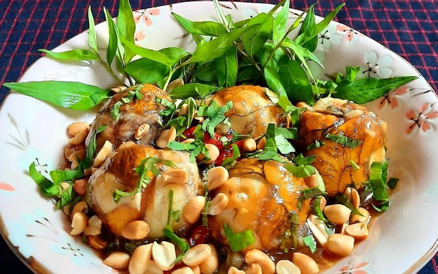 Bánh-Xèo-Miền-Trung-38---Bánh-Xèo-&-Trứng-Cút-Lộn---Thoại-Ngọc-Hầu