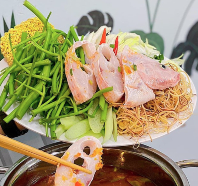 chi-em-quan-lau-ca-69k-chu-van-an