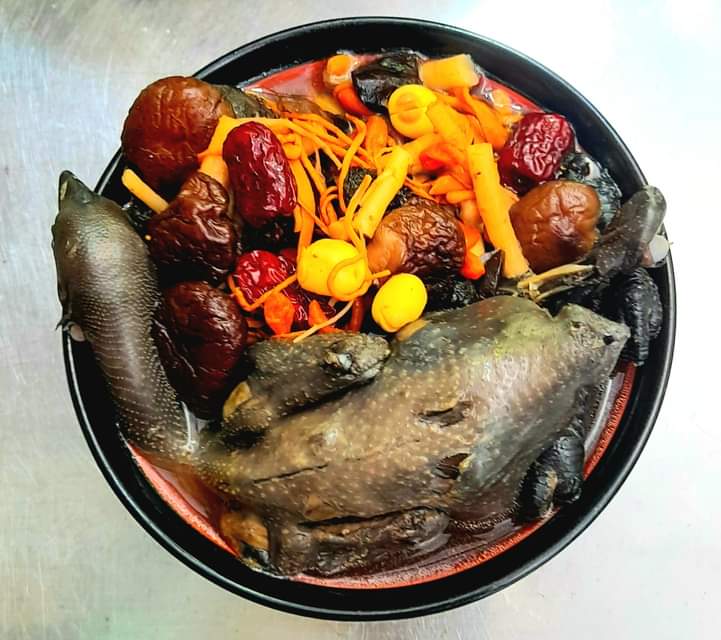 tiem-ga-ut-trang-tran-quy-cap