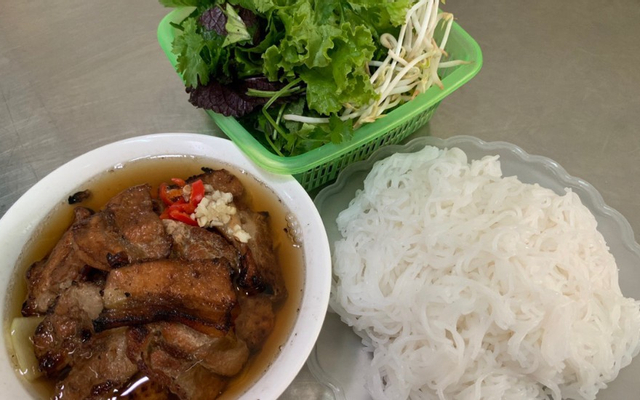 Bún-Chả-Nem-Rán-Gia-Truyền-Cô-Hồng---Đội-Cấn