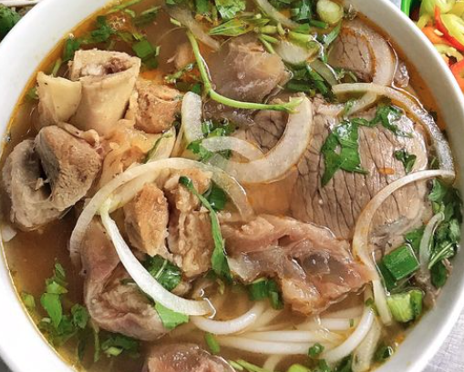 bun-bo-hue-o-chau-le-trong-tan