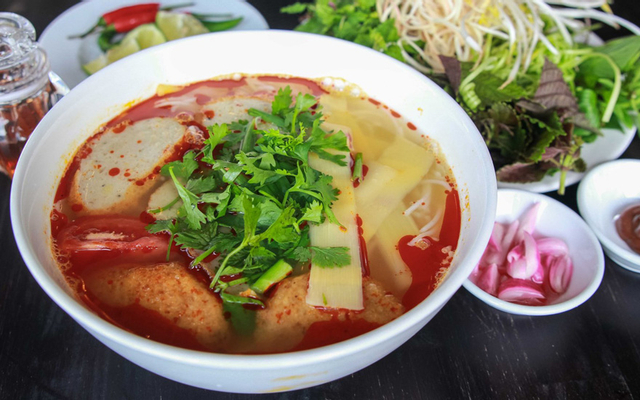 Bún-Riêu-Cua-Ốc-&-Giò-Heo---Lê-Lai