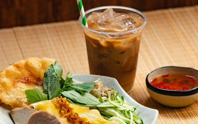 tu-anh-banh-cuon-banh-uot-vuon-lai