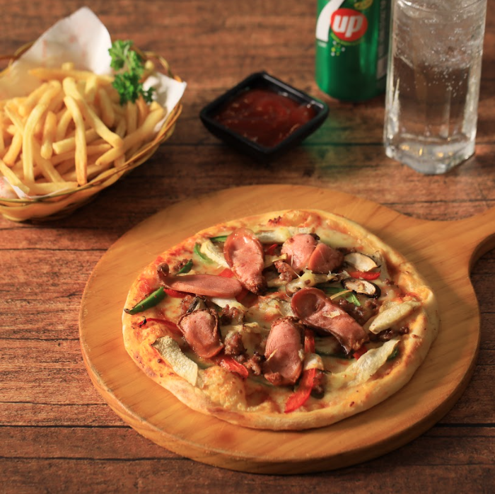 pizza-xuc-xich-cay