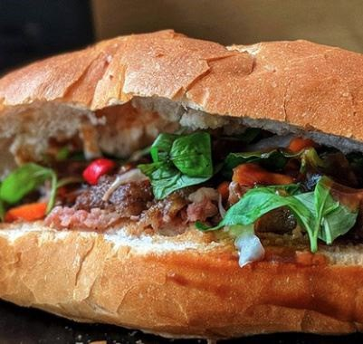banh-mi-ha-noi-ngoc-anh-uong-so-2