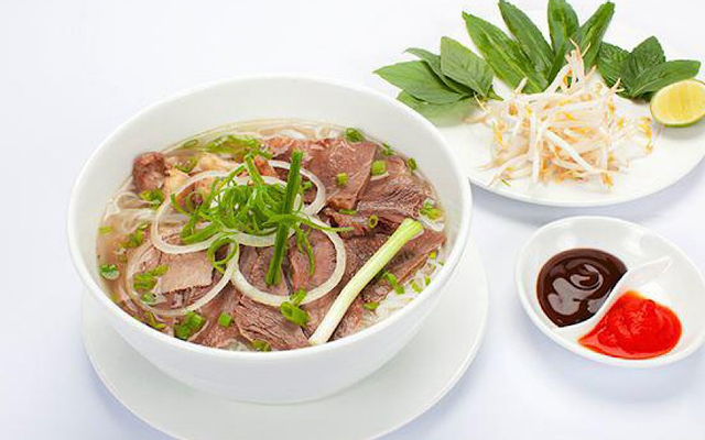 pho-lan-anh-com-trua-nhat-binh-nguyen-duy-trinh