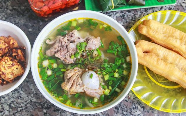 quan-tan-banh-canh-ca-loc-kha-van-can