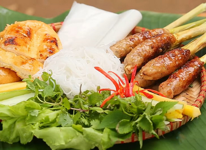 nem-nuong-nha-trang-tuan-anh-lan-ba