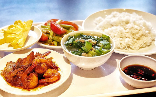 thao-com-trua-van-phong-huynh-van-banh