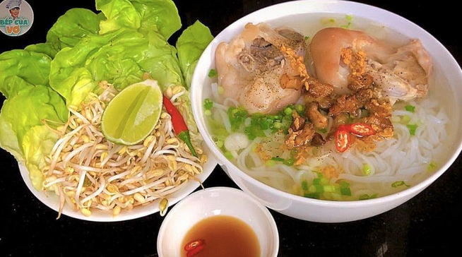 hu-tieu-banh-canh-xuong-gio-25a-uong-24