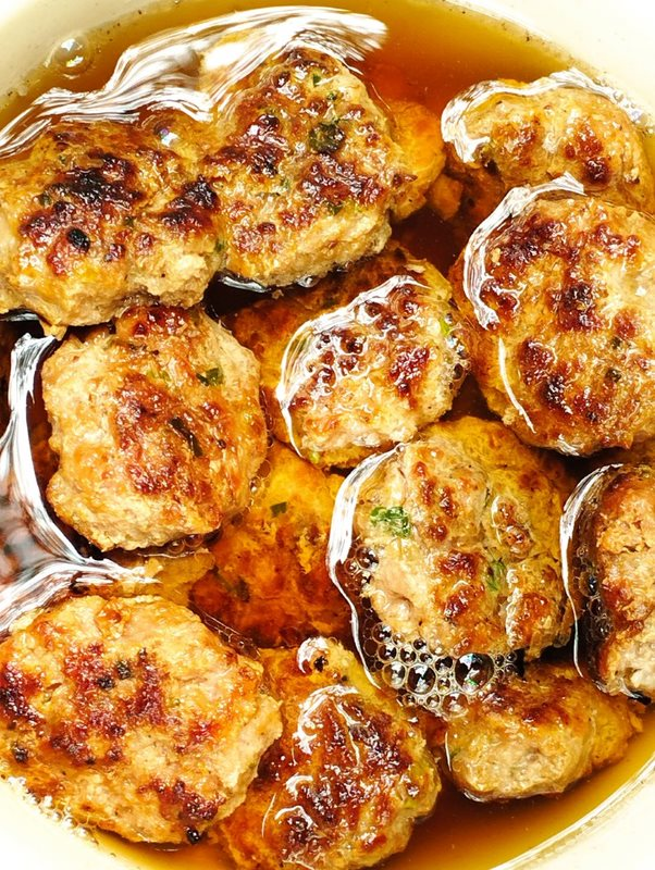 bun-cha-banh-cuon-cha-dung-lan-tay-tra