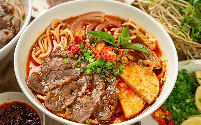 bun-bo-hue-lam-anh-cau-dien