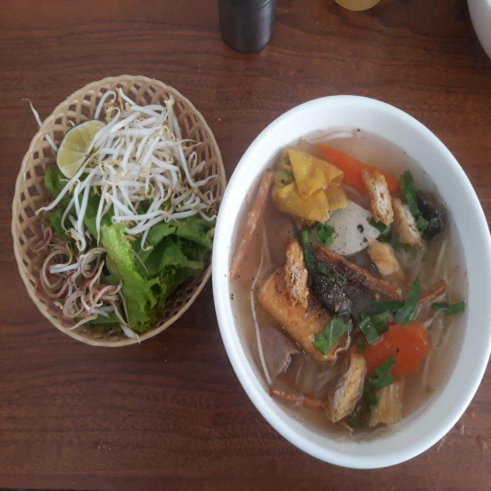 khai-tam-quan-com-chay-bun-chay-nguyen-tu-gian