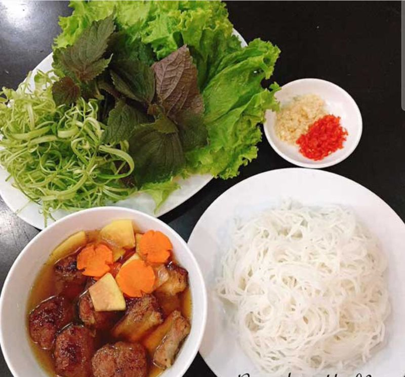 linh-food-bun-cha-bun-tron-ban-ao-linh-am